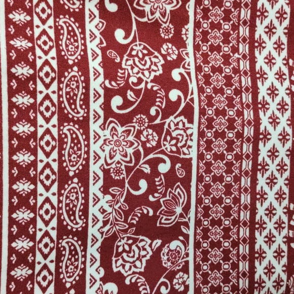 💥5/$15💥 Women elephant top 🌸 - Picture 3 of 5